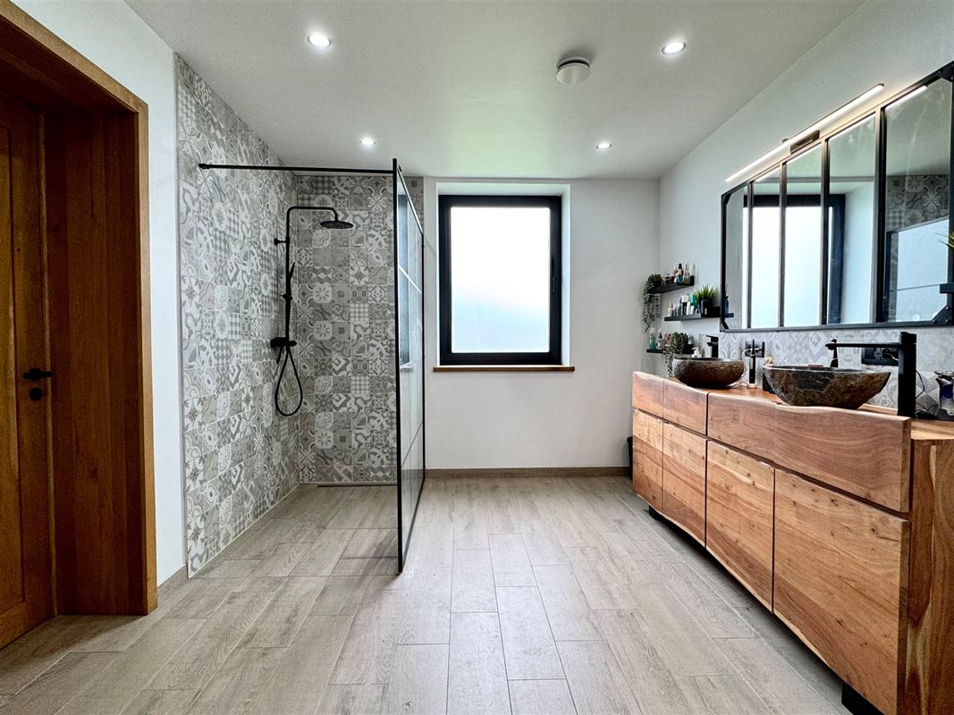 RUIME ENERGIEZUINIGE WONING MET ATELIER EN GARAGE!