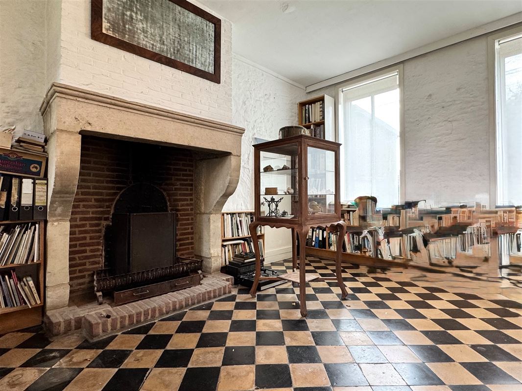 KARAKTERVOLLE VIERKANTSHOEVE MET PRACHTIGE TUIN!