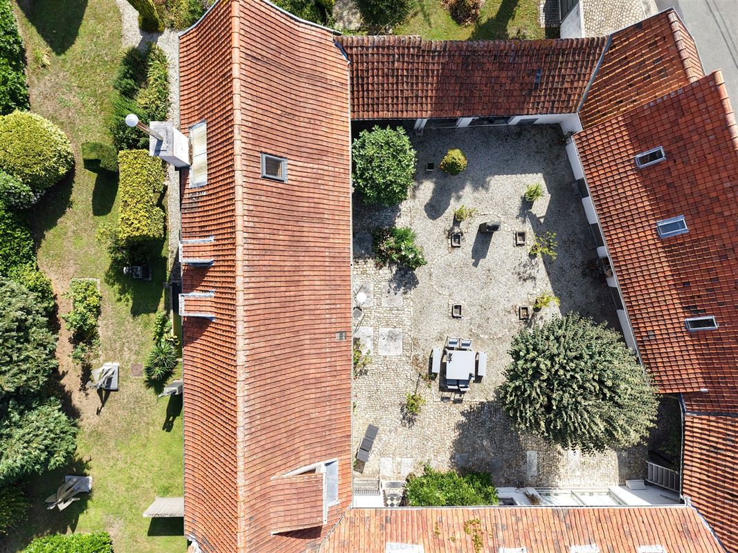 KARAKTERVOLLE VIERKANTSHOEVE MET PRACHTIGE TUIN!