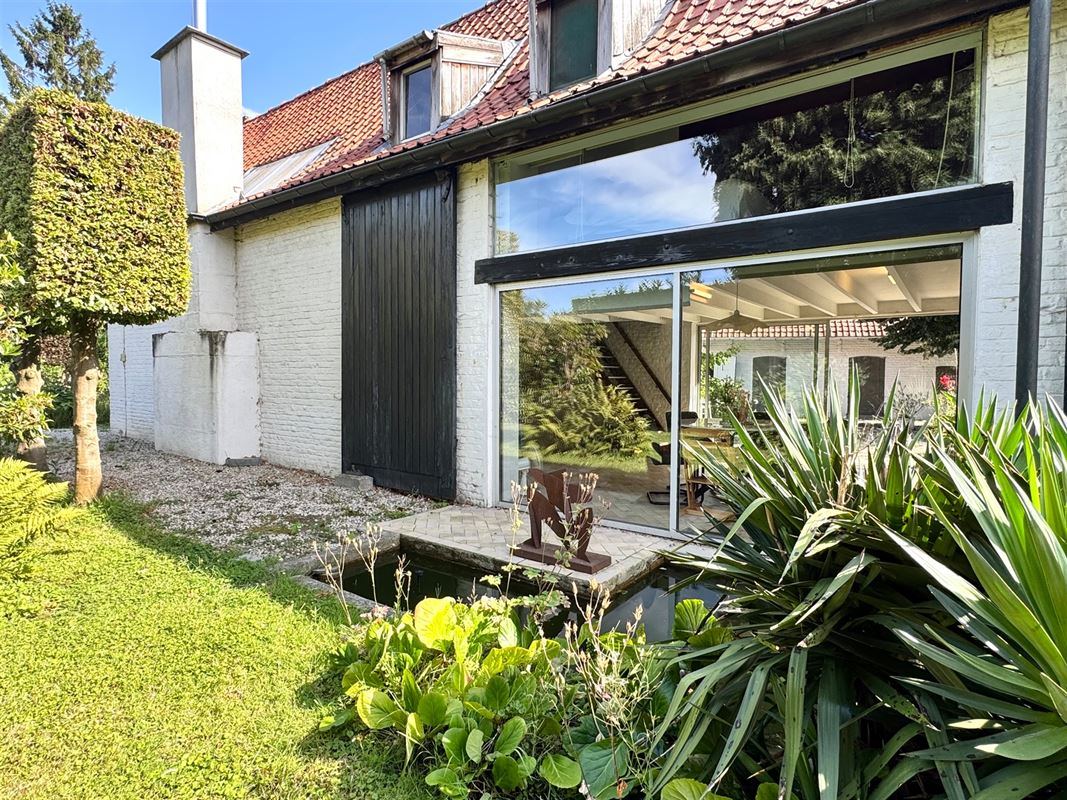 KARAKTERVOLLE VIERKANTSHOEVE MET PRACHTIGE TUIN!
