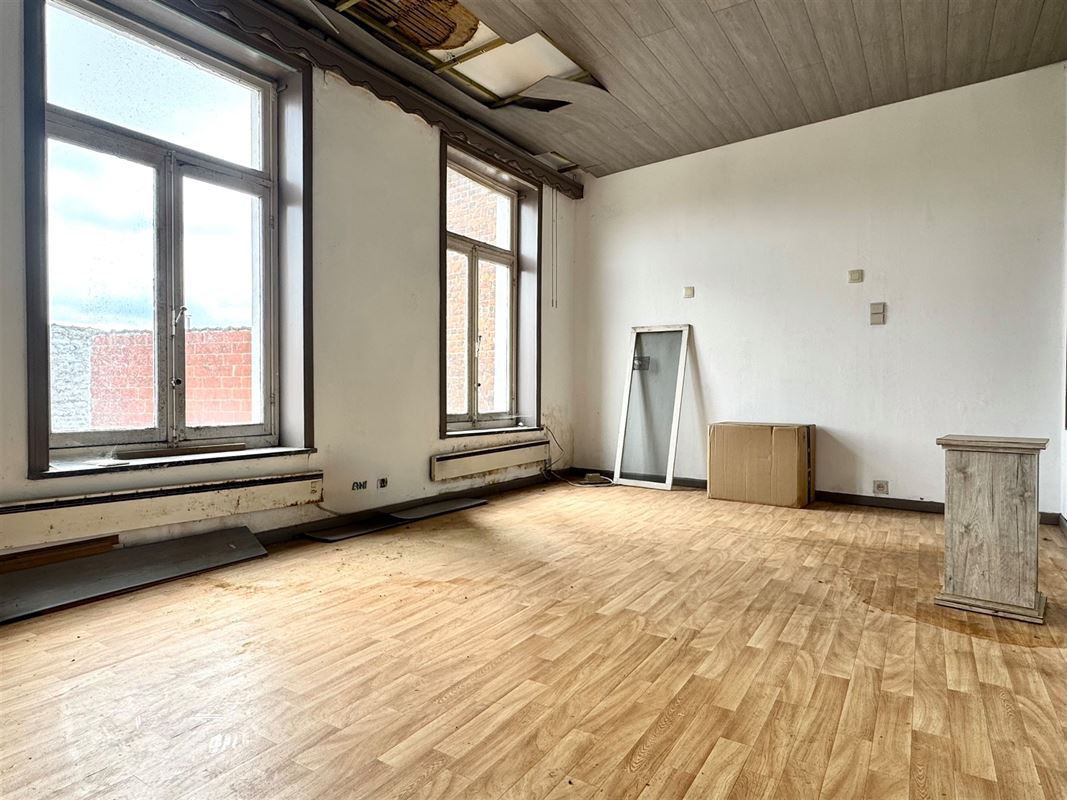 GROTE TE RENOVEREN WONING IN HET CENTRUM VAN LESSINES