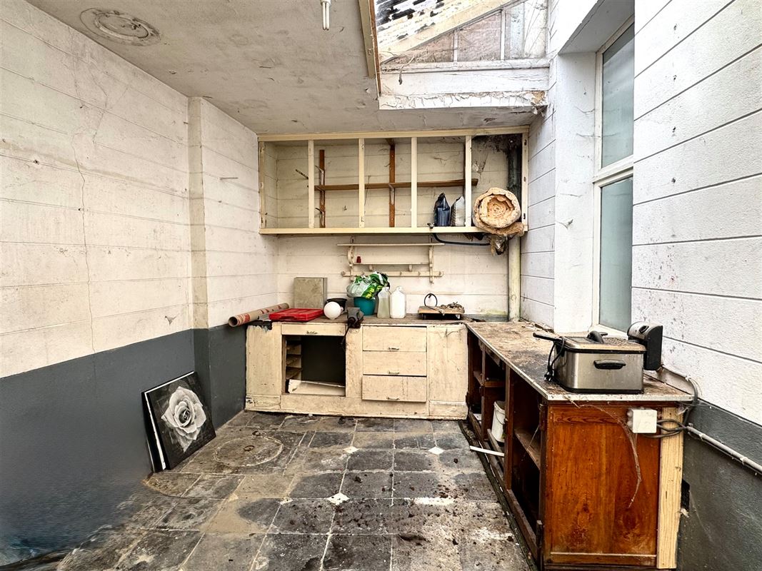 GROTE TE RENOVEREN WONING IN HET CENTRUM VAN LESSINES
