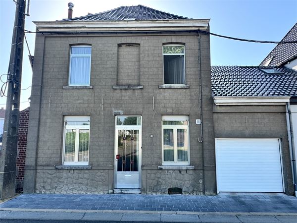 Charmante woning met 2 slaapkamers en garage in het hart van Frasnes.
