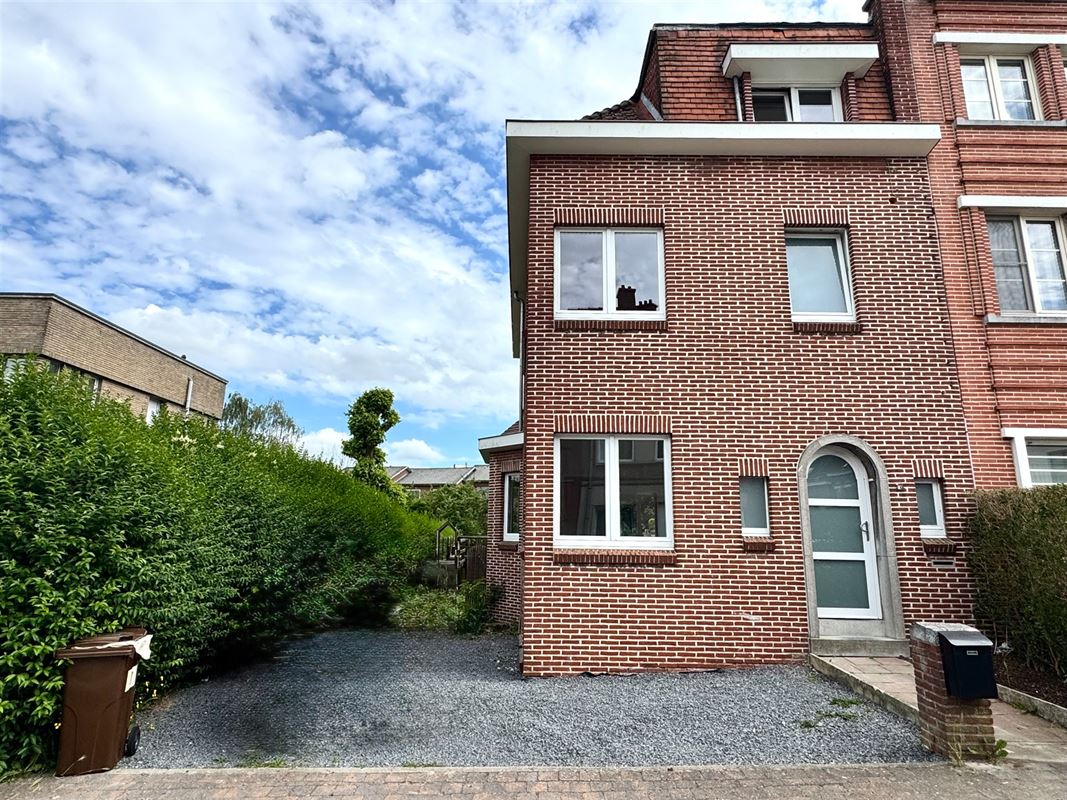 Gezellige woning met 3 slaapkamers, tuin en oprit in Ronse!