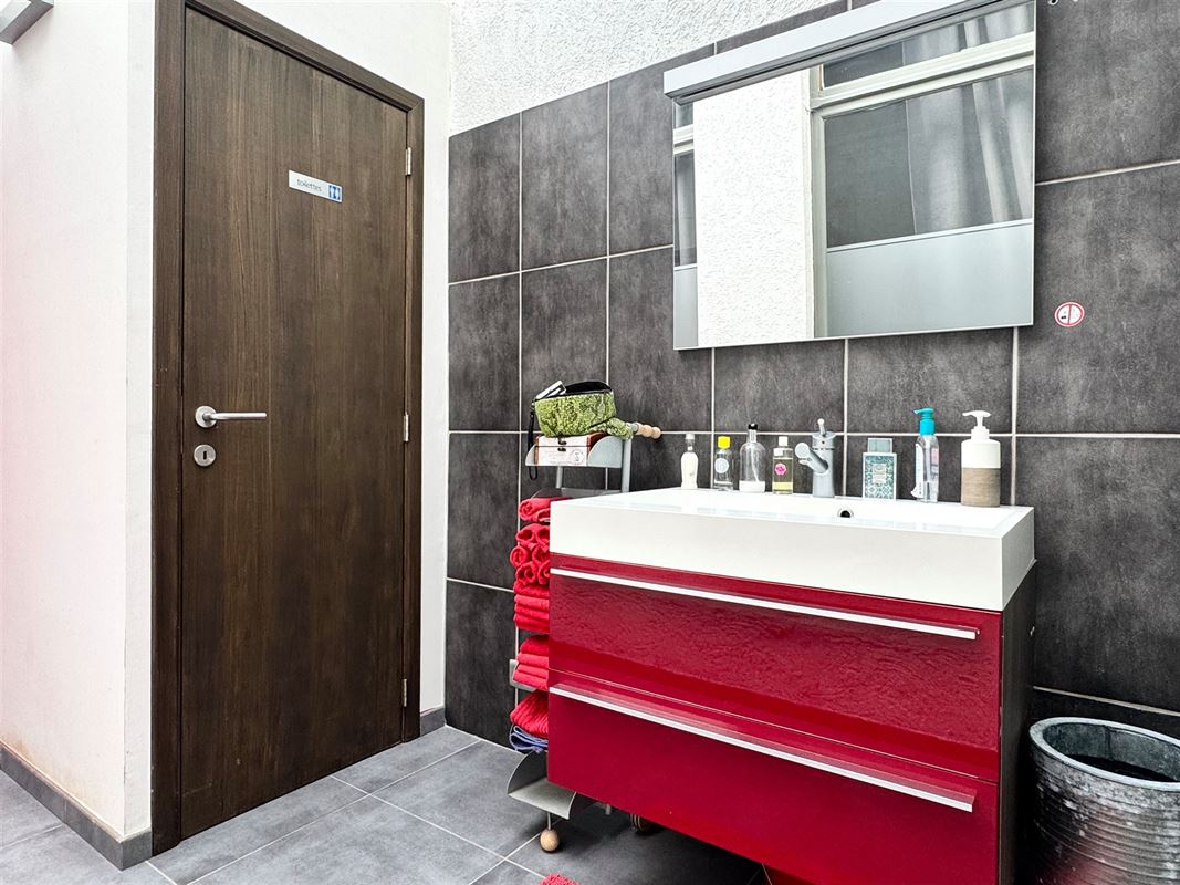 Immeuble à fort potentiel bénéficiant d’un emplacement commercial de premier choix au cœur de Renaix!