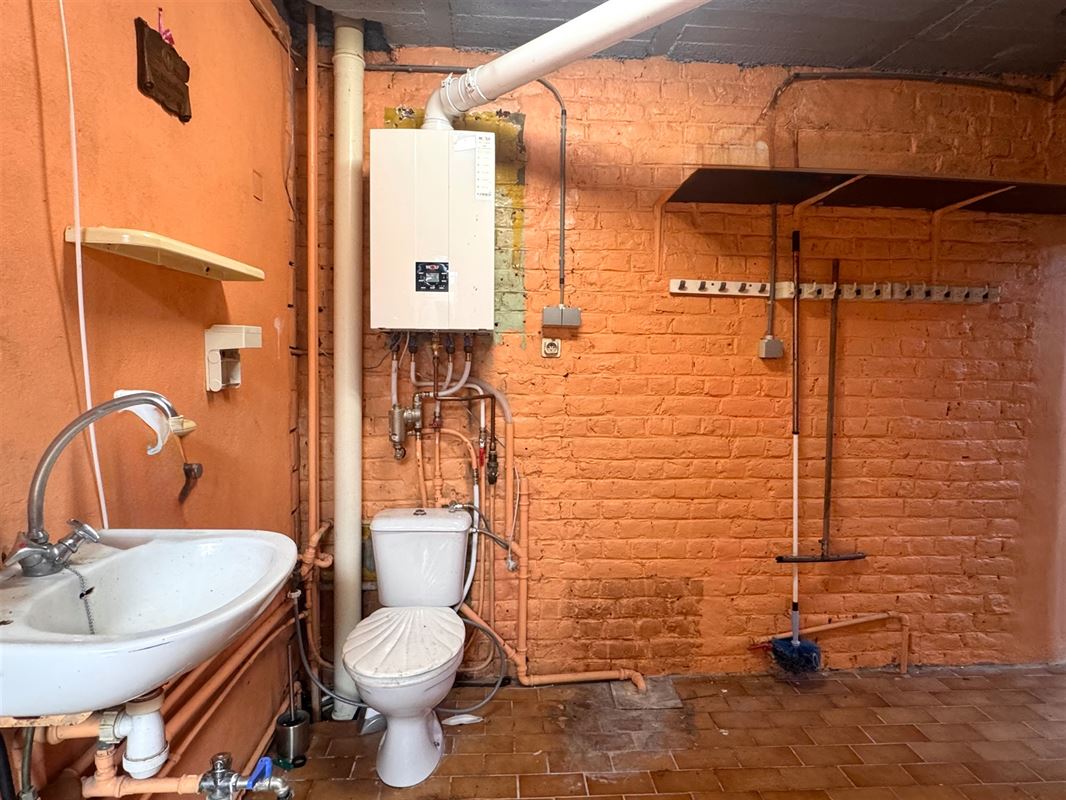 Woning met veel potentieel en 2 garages!