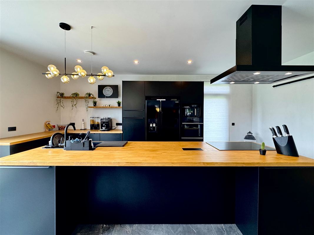 RUIME ENERGIEZUINIGE WONING MET ATELIER EN GARAGE!