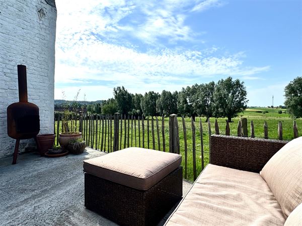 CHARMANTE WONING MET 2 SLKS EN PRACHTIG ZICHT OP GROEN!