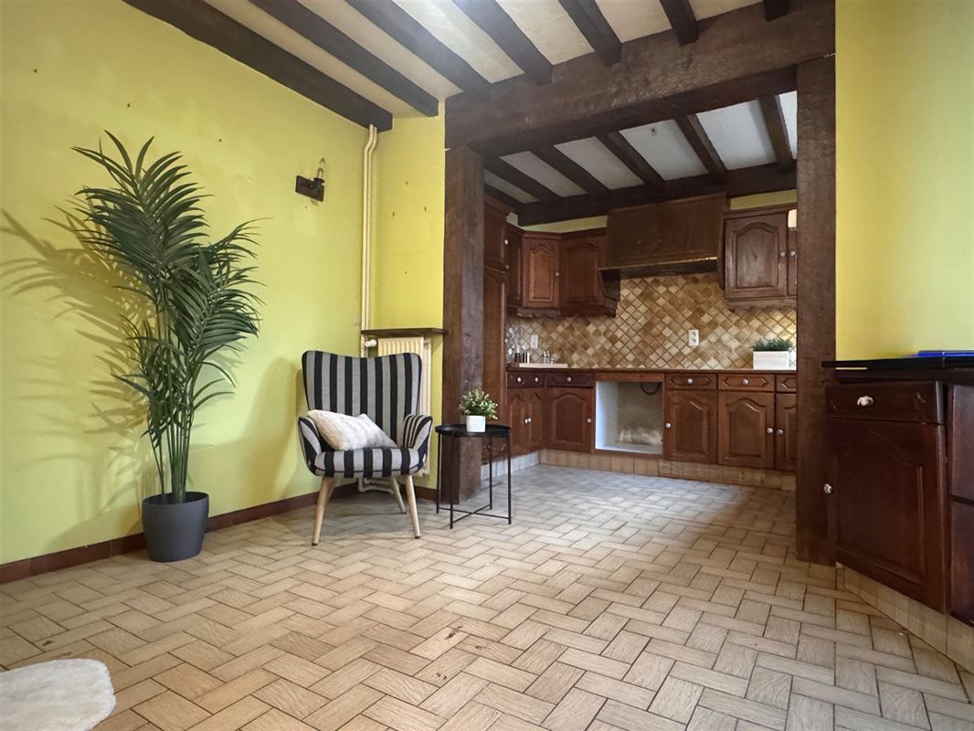 Woning met veel potentieel en 2 garages!