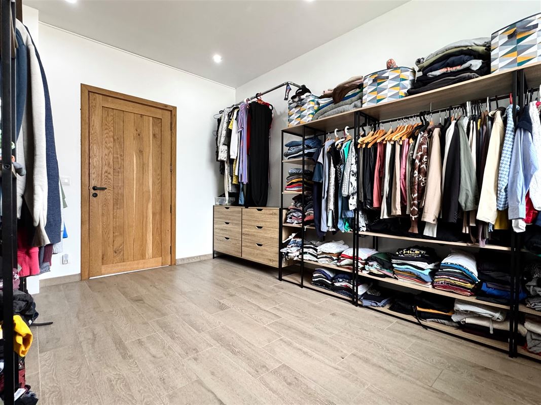 RUIME ENERGIEZUINIGE WONING MET ATELIER EN GARAGE!