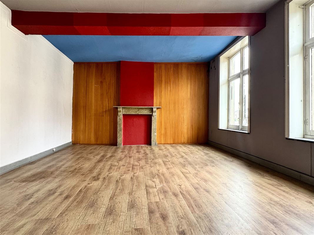 GROTE TE RENOVEREN WONING IN HET CENTRUM VAN LESSINES