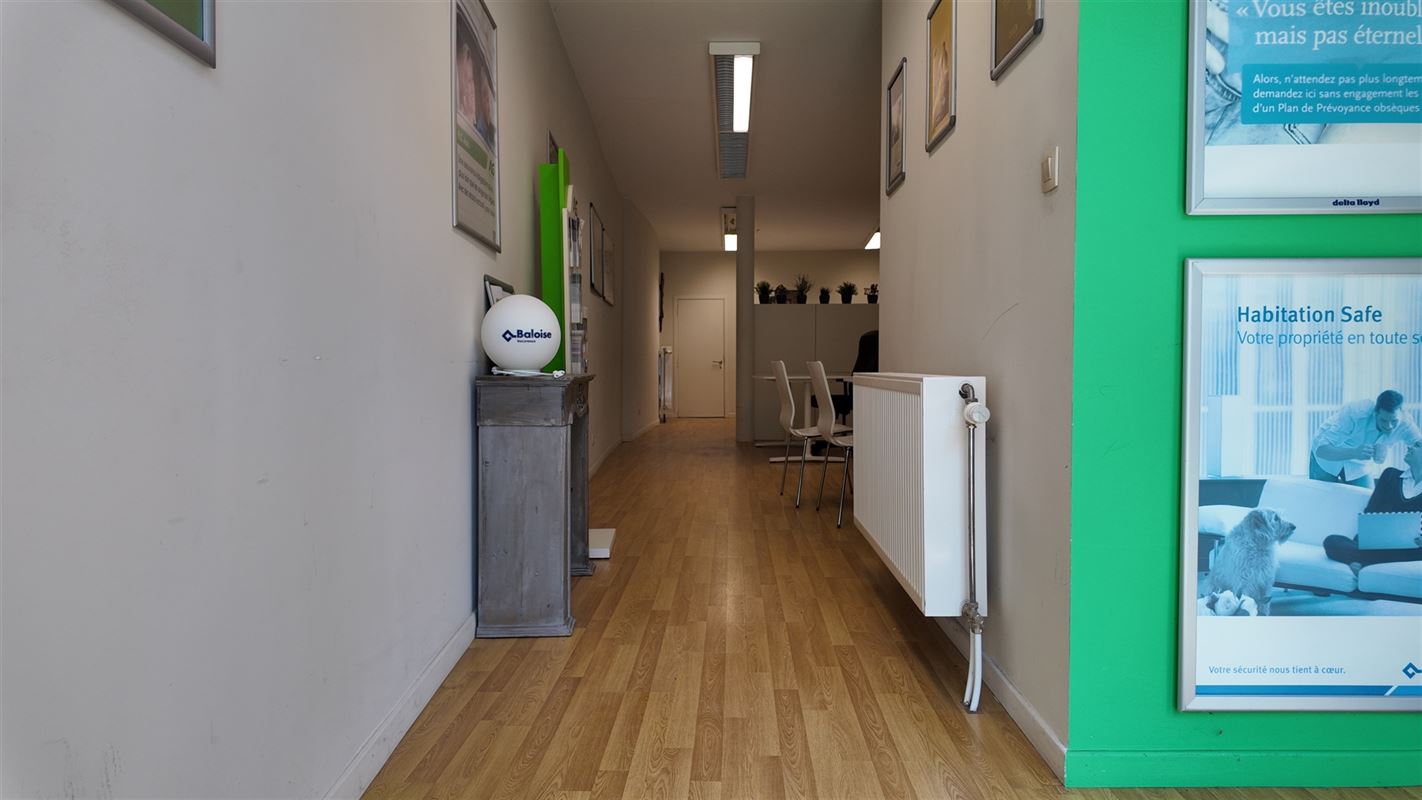 Commercieel pand + appartement op de markt van Lessen