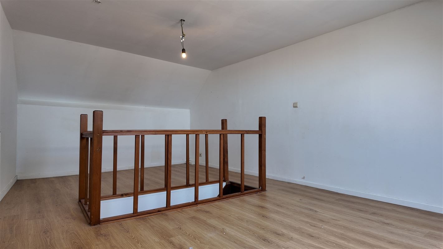 Commercieel pand + appartement op de markt van Lessen