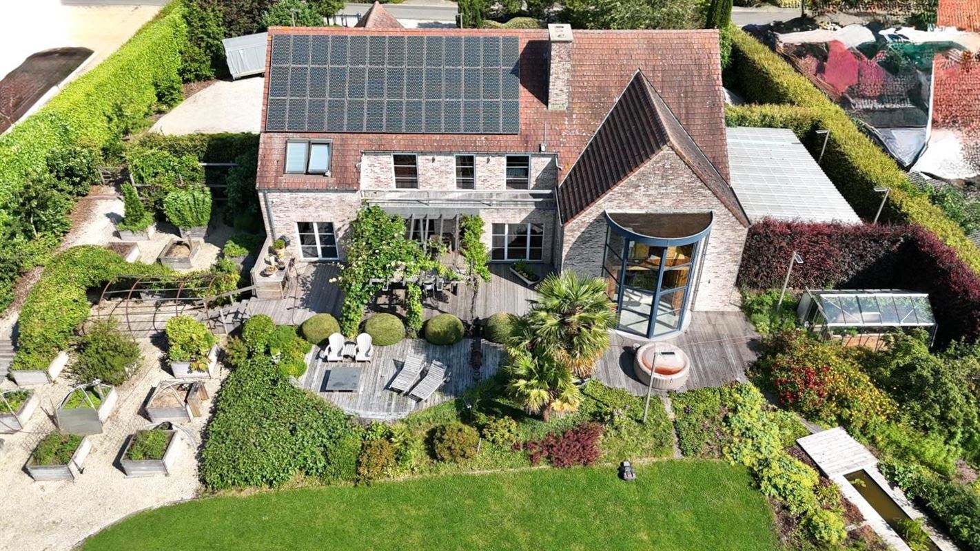 Villa exclusive avec piscine intérieure sur une parcelle de 9.678 m²