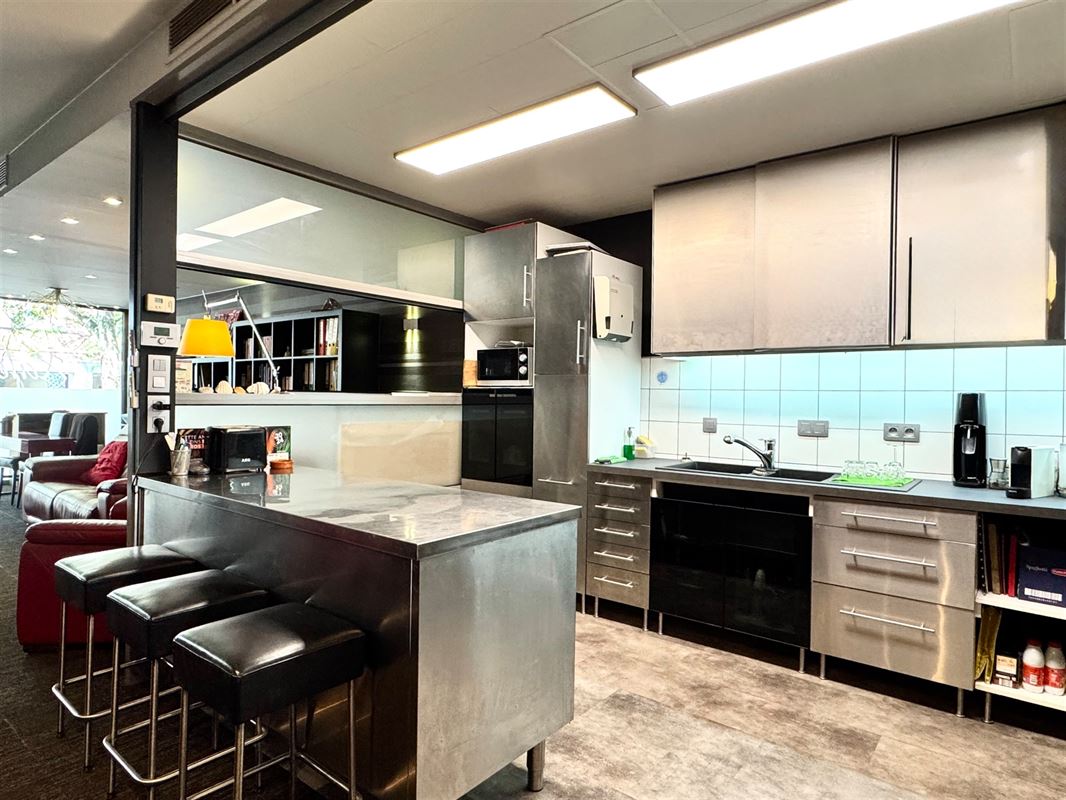 Immeuble à fort potentiel bénéficiant d’un emplacement commercial de premier choix au cœur de Renaix!
