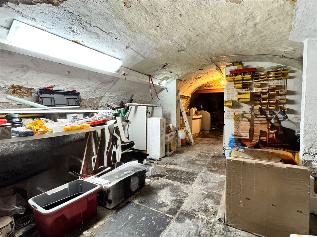 Immeuble à fort potentiel bénéficiant d’un emplacement commercial de premier choix au cœur de Renaix!