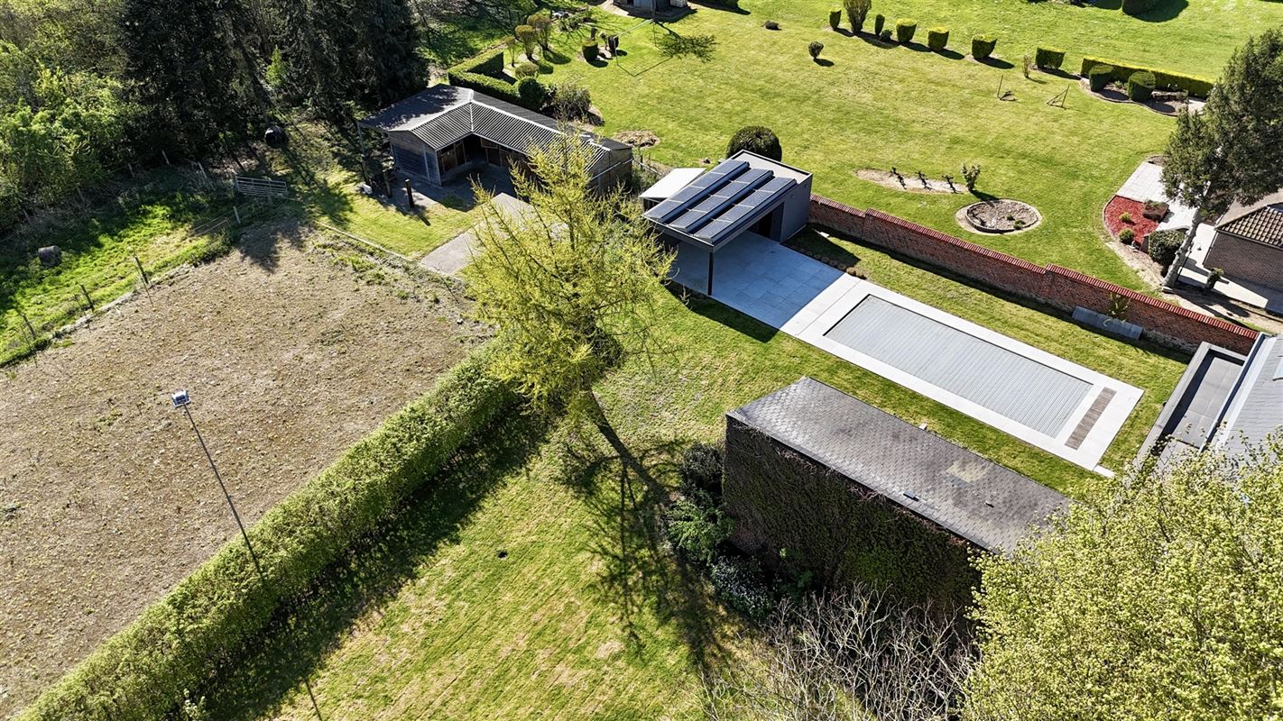 MAGNIFIQUE MAISON DE MAÎTRE AVEC 4 CHAMBRES, PISCINE, CARPORT DOUBLE ET PANNEAUX SOLAIRES