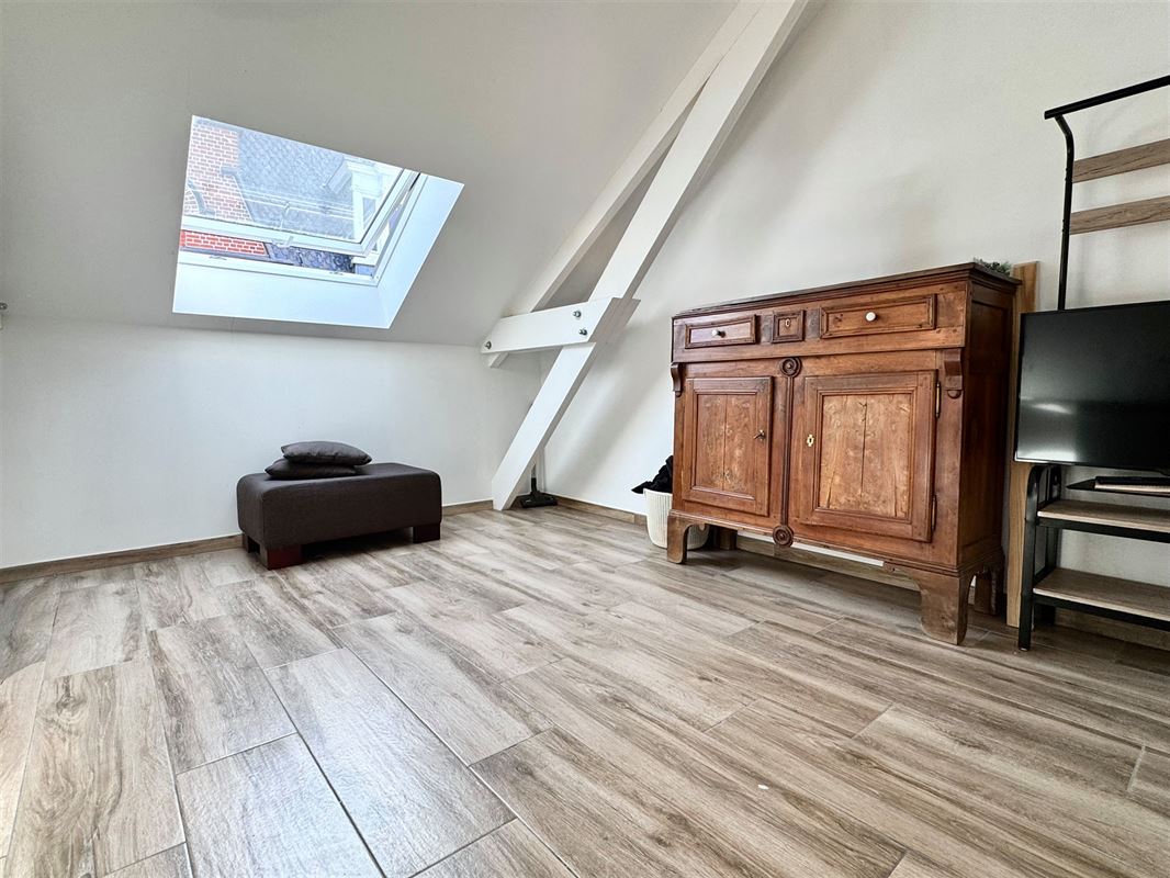 RECENT LICHTRIJK appartement met TERRAS, PARKEERPLAATS en BERGING.