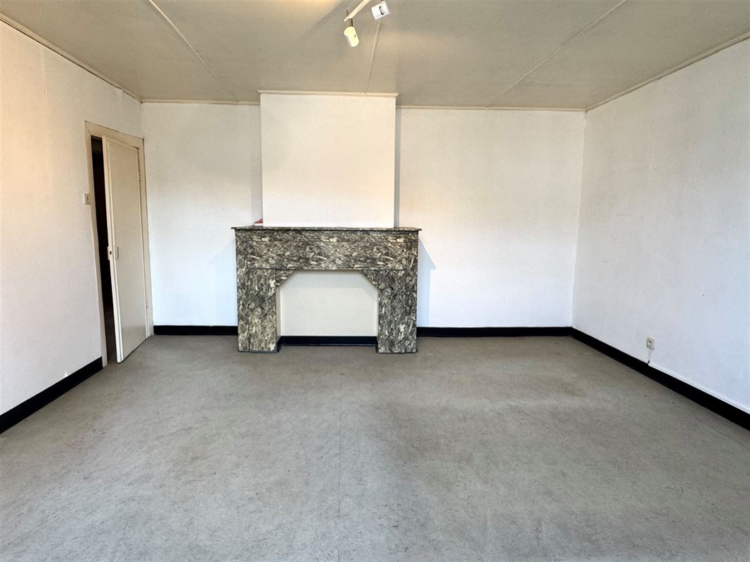 MAISON SPACIEUSE AVEC ESPACE COMMERCIAL A RÉNOVER!