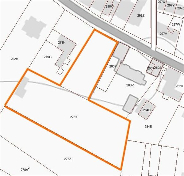 BEAU TERRAIN D'ENVIRON 4.500 M² AVEC INSTALLATIONS ÉQUESTRES