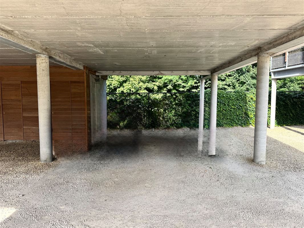 RECENT LICHTRIJK appartement met TERRAS, PARKEERPLAATS en BERGING.
