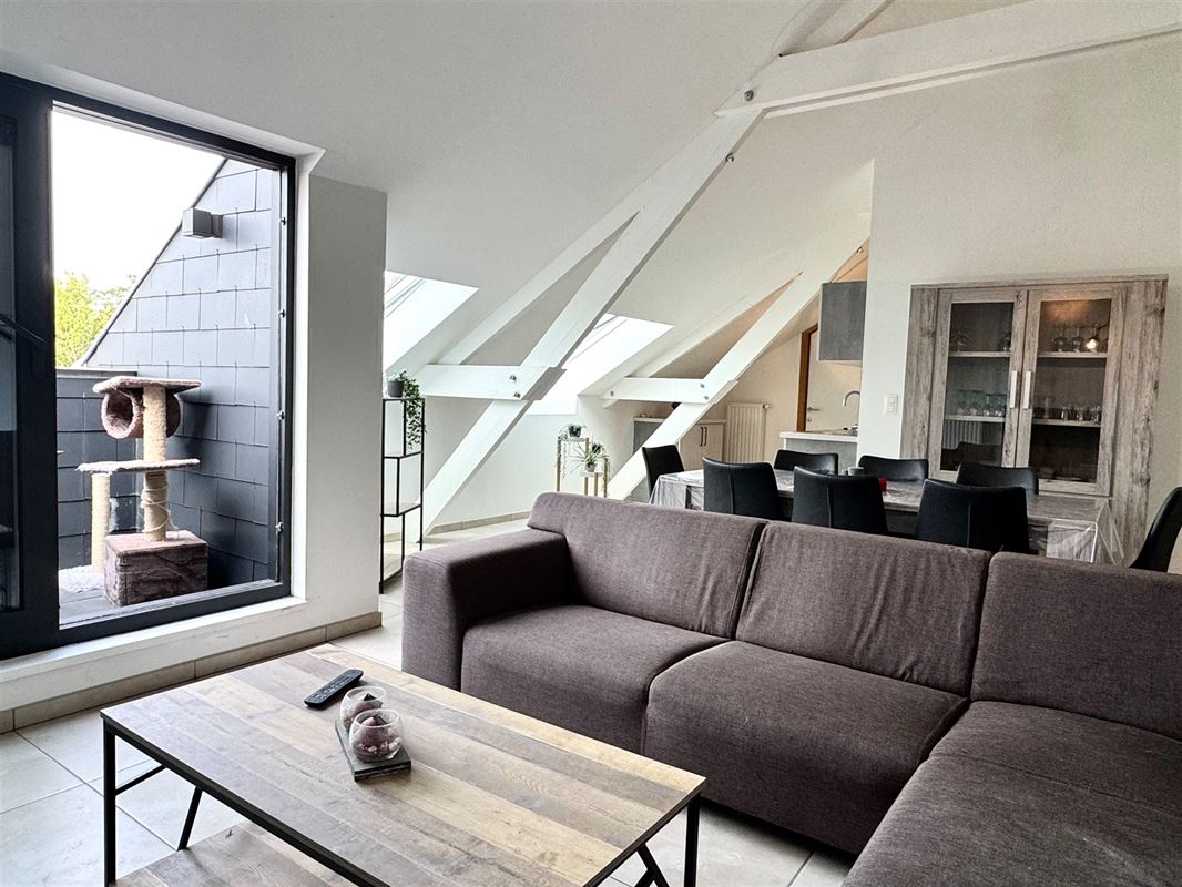 RECENT LICHTRIJK appartement met TERRAS, PARKEERPLAATS en BERGING.
