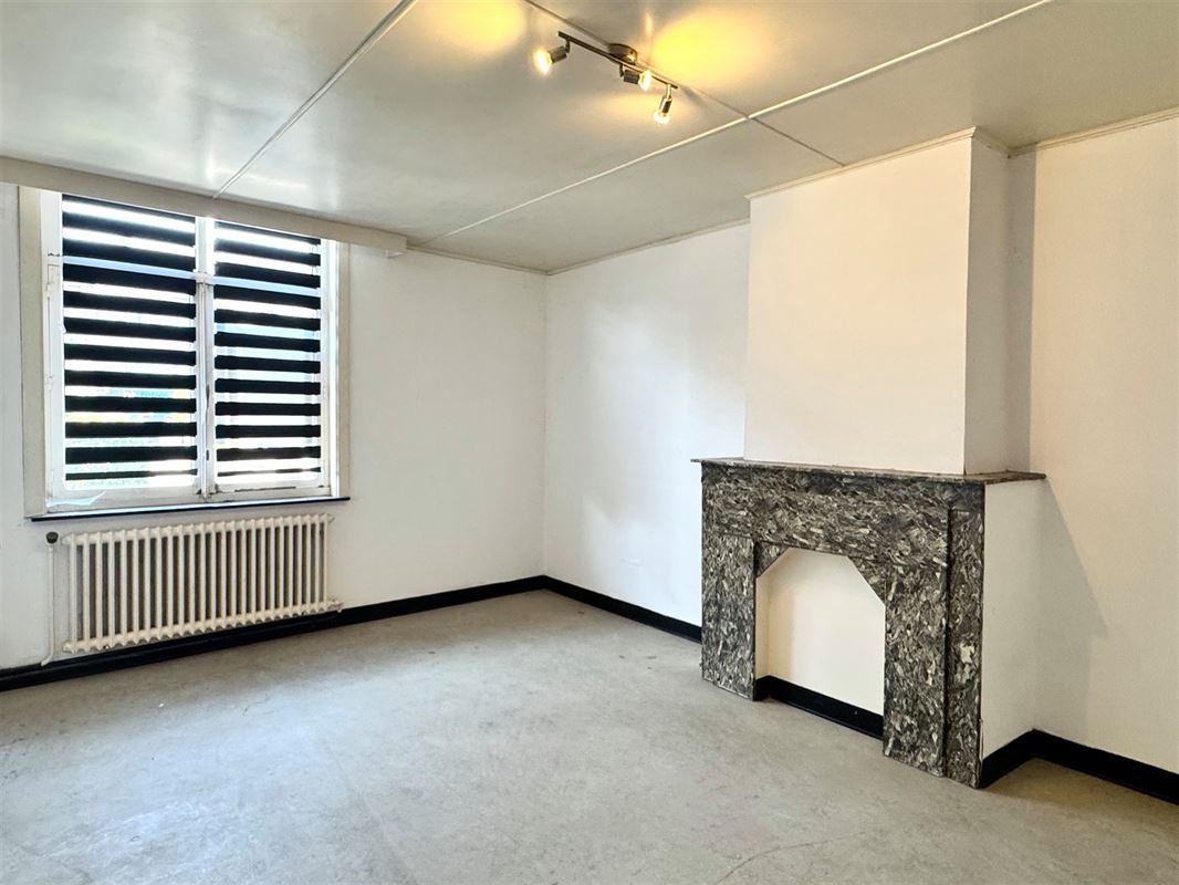 MAISON SPACIEUSE AVEC ESPACE COMMERCIAL A RÉNOVER!