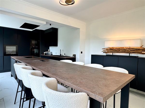 Prachtige villa met hoogwaardige afwerking en moderne technieken!