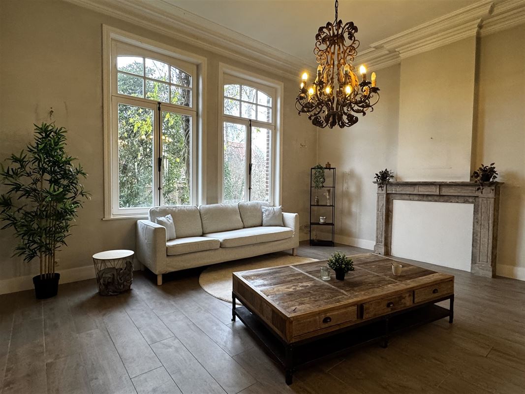 MAGNIFIQUE MAISON DE MAÎTRE AVEC 4 CHAMBRES, PISCINE, CARPORT DOUBLE ET PANNEAUX SOLAIRES