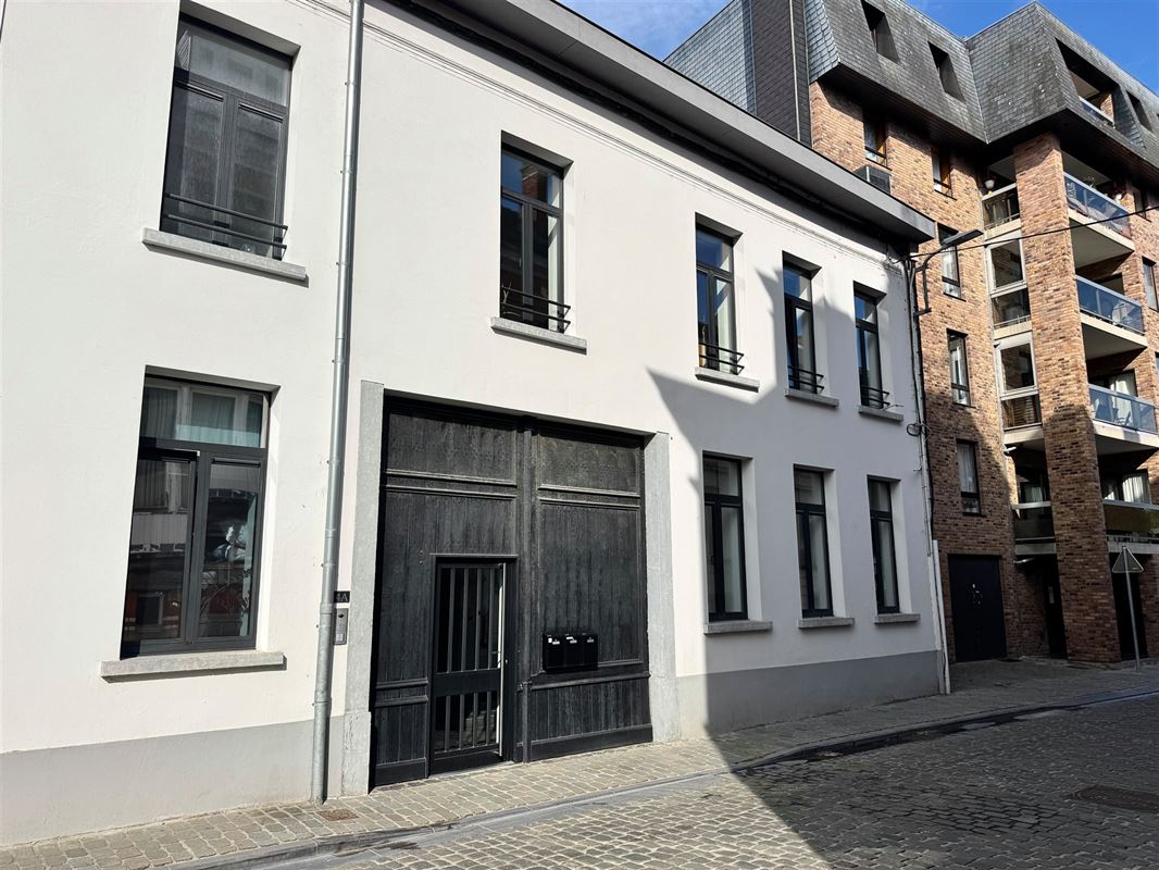 RECENT LICHTRIJK appartement met TERRAS, PARKEERPLAATS en BERGING.