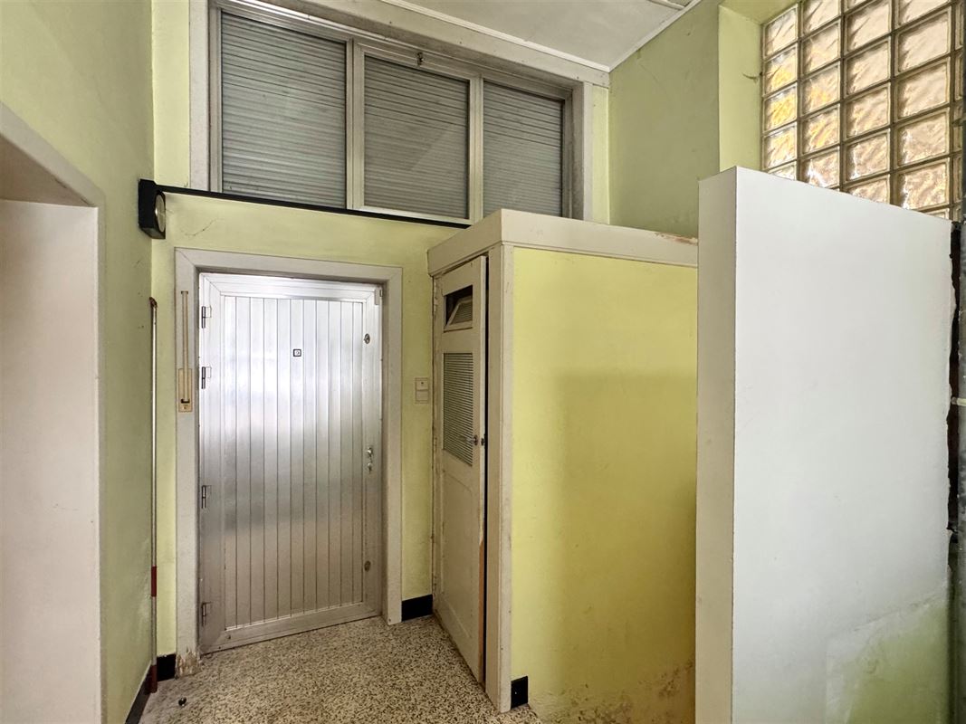 MAISON SPACIEUSE AVEC ESPACE COMMERCIAL A RÉNOVER!
