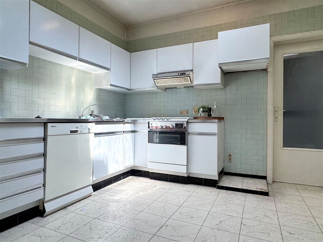 MAISON SPACIEUSE AVEC ESPACE COMMERCIAL A RÉNOVER!