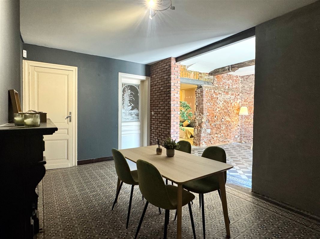 MAISON SPACIEUSE AVEC ESPACE COMMERCIAL A RÉNOVER!