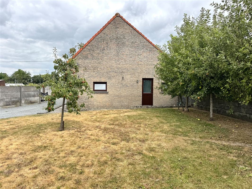 Charmante open bebouwing met TUIN, gelegen in een RUSTIGE WIJK.