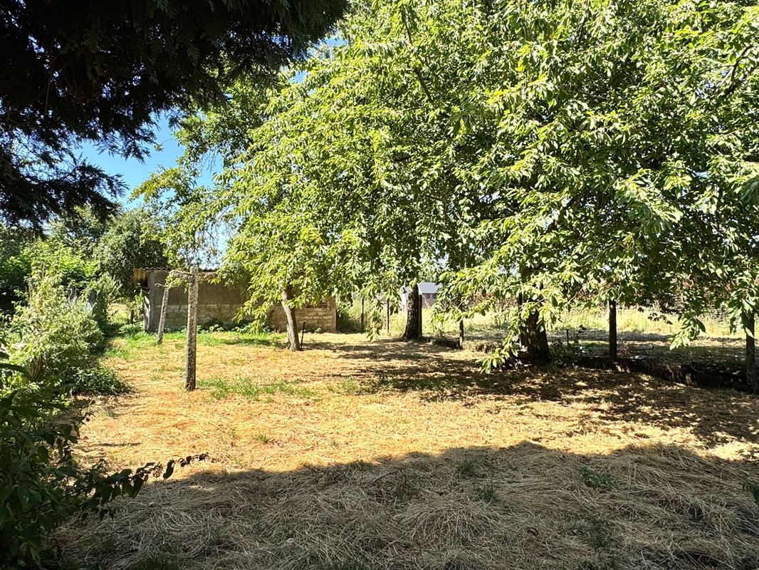 MAISON AVEC POTENTIEL, 4 CHAMBRES ET GRAND JARDIN!
