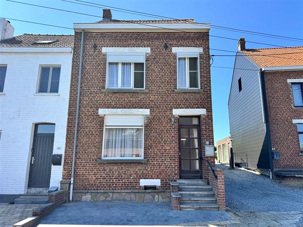MAISON AVEC POTENTIEL, 4 CHAMBRES ET GRAND JARDIN!
