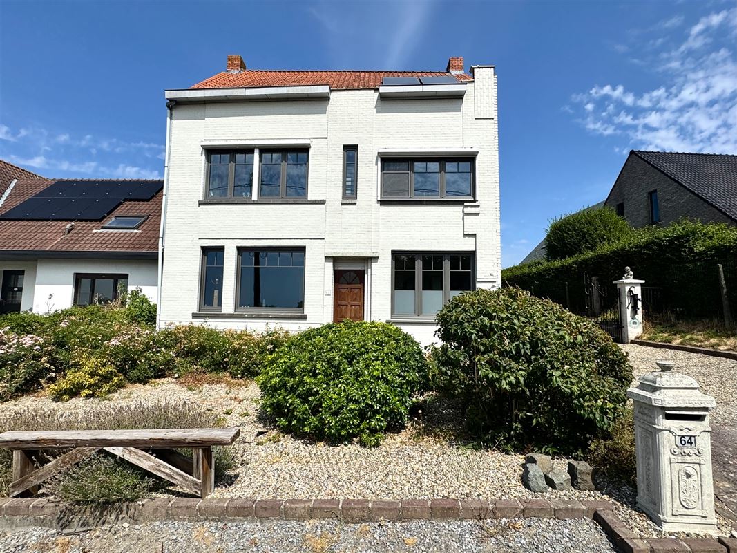MAISON DE CARACTÈRE sur ±12 ARES dans une RUE TRÈS PRISÉE