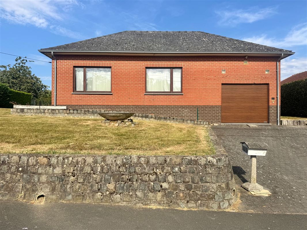 RUIME GELIJKVLOERSE WONING met TUIN, GARAGE en ZONNEPANELEN