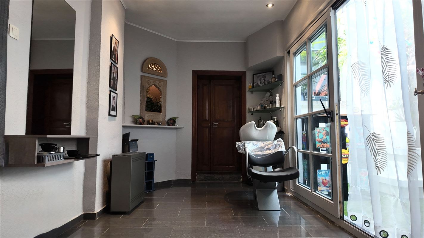 SUPERBE COMMERCE AVEC HABITATION, IDÉALEMENT SITUÉ!