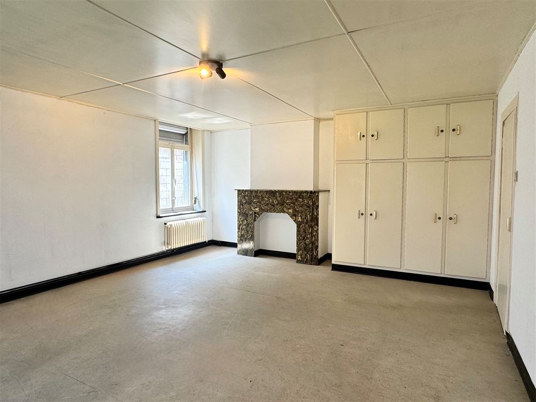 MAISON SPACIEUSE AVEC ESPACE COMMERCIAL A RÉNOVER!