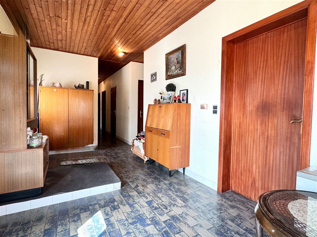RUIME GELIJKVLOERSE WONING met TUIN, GARAGE en ZONNEPANELEN