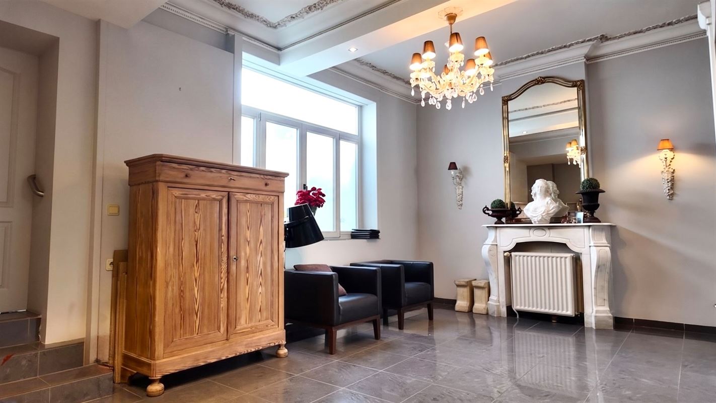 SUPERBE COMMERCE AVEC HABITATION, IDÉALEMENT SITUÉ!