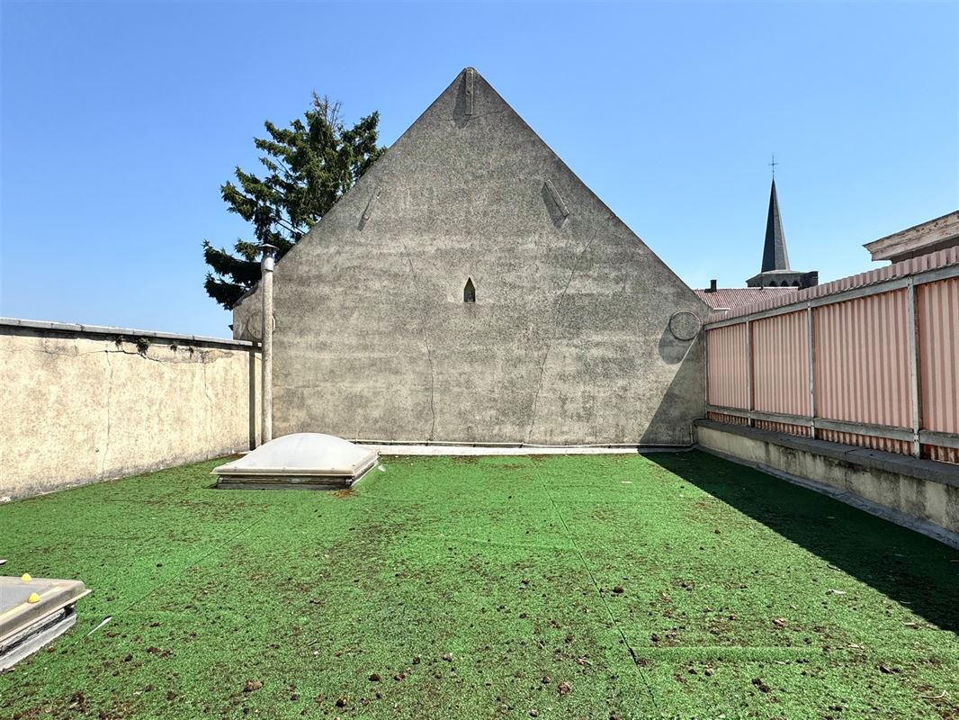 MAISON SPACIEUSE AVEC ESPACE COMMERCIAL A RÉNOVER!