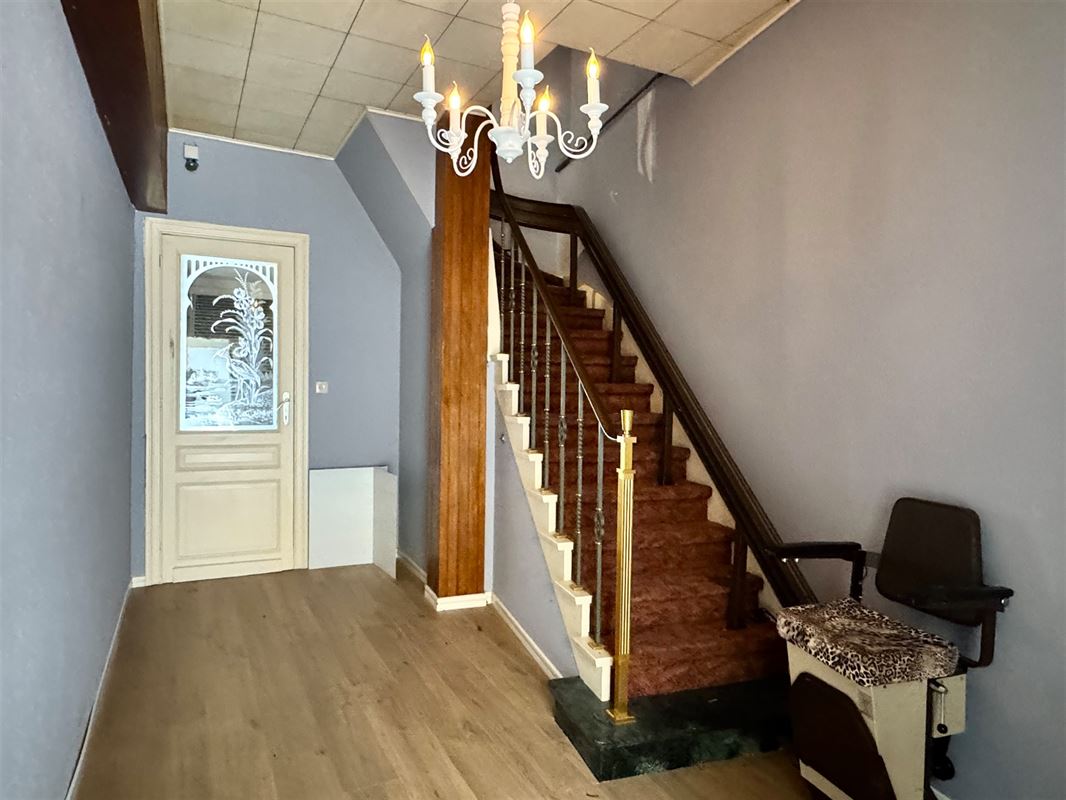 MAISON SPACIEUSE AVEC ESPACE COMMERCIAL A RÉNOVER!