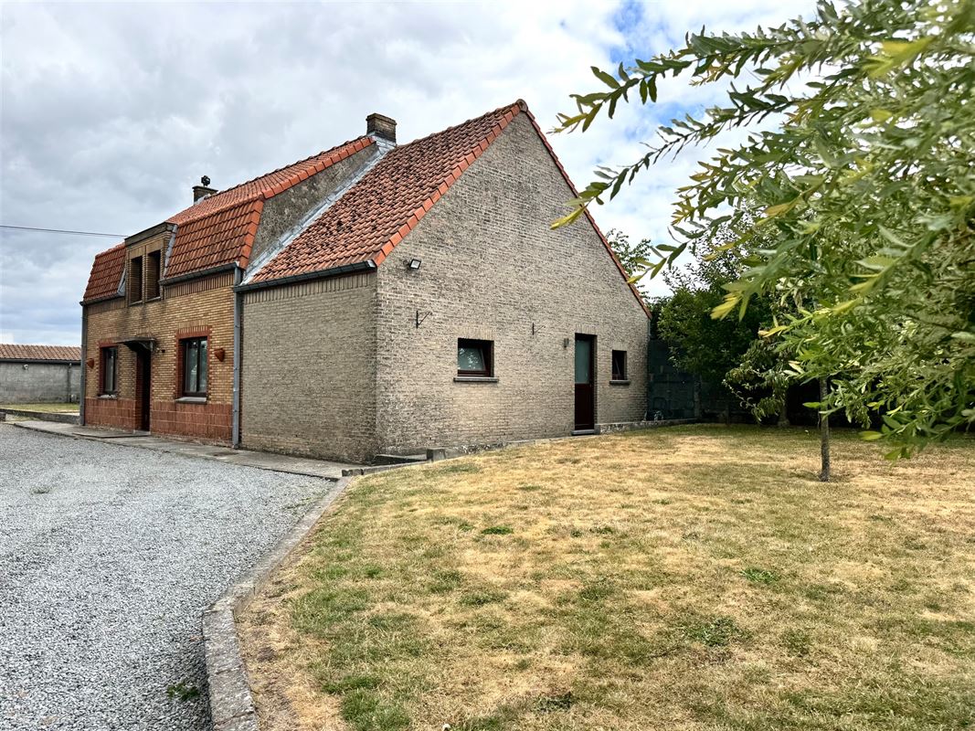 Charmante open bebouwing met TUIN, gelegen in een RUSTIGE WIJK.