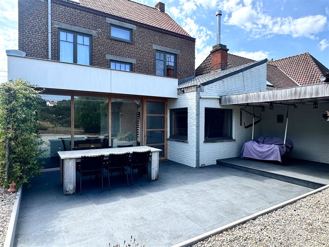 MAISON DE CARACTÈRE sur ±12 ARES dans une RUE TRÈS PRISÉE
