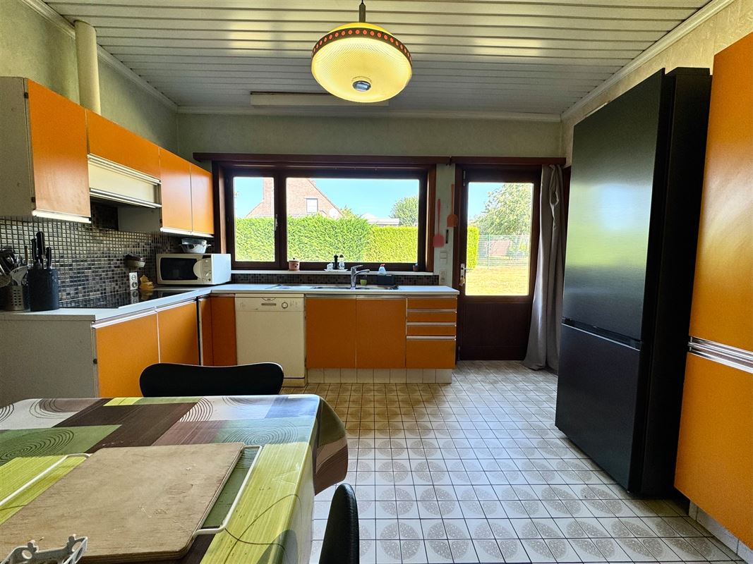 RUIME GELIJKVLOERSE WONING met TUIN, GARAGE en ZONNEPANELEN
