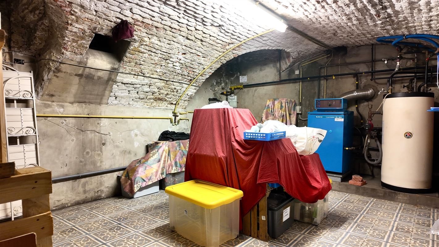 SUPERBE COMMERCE AVEC HABITATION, IDÉALEMENT SITUÉ!