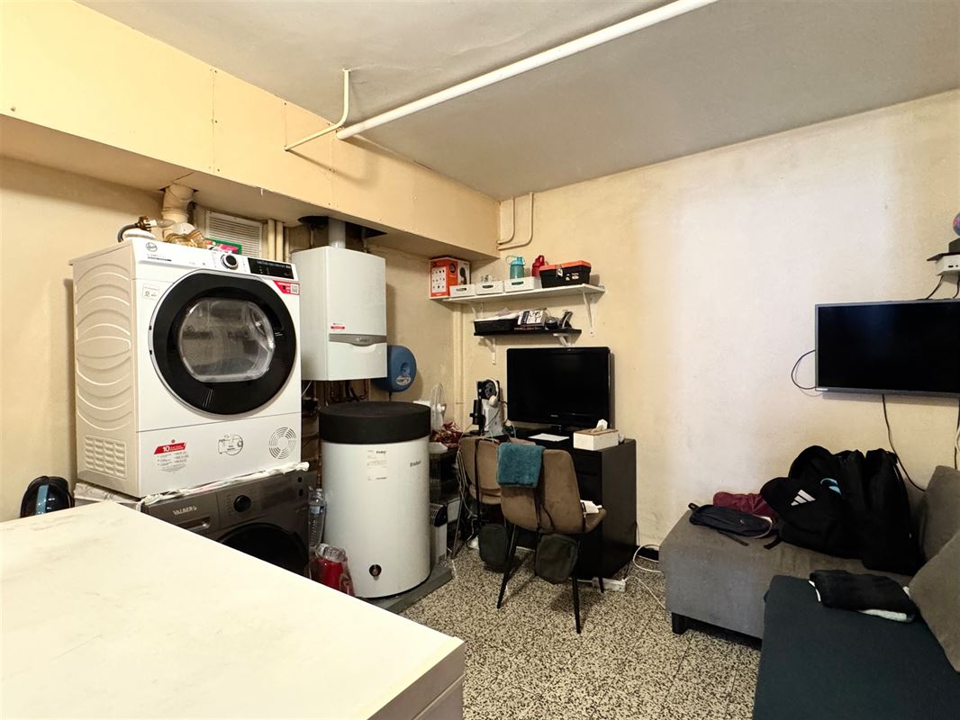 OPBRENGSTEIGENDOM – 2 APPARTEMENTEN – 5 GARAGES