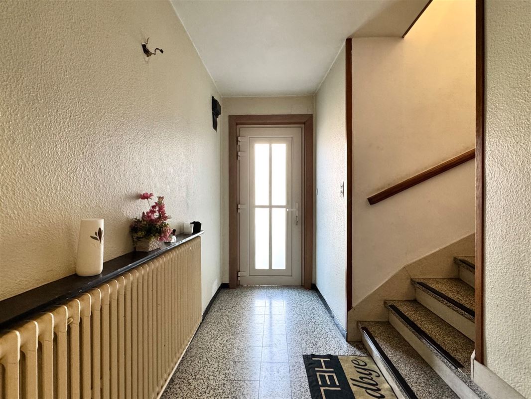 OPBRENGSTEIGENDOM – 2 APPARTEMENTEN – 5 GARAGES